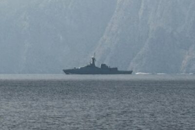 Irã considera cobrar taxas de navios no Estreito de Ormuz, diz parlamentar