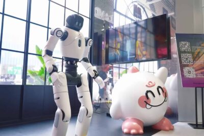 Robô humanoide “perde a linha” e causa confusão em restaurante na Califórnia