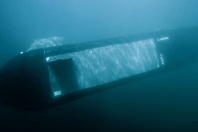 Marinha dos EUA escolhe submarino robô para lançar enxames de drones subaquáticos